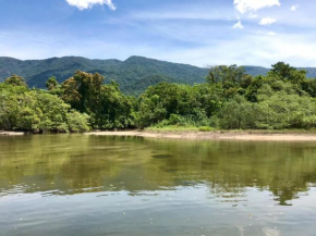 Chalé Privativo à beira do rio Jaguareguava na Mata Atlântica em Bertioga SP